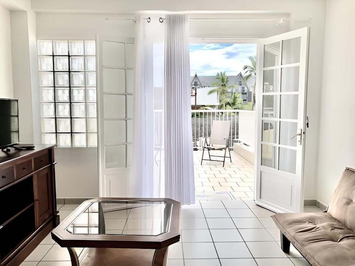 Room rental with kitchenette Saint-Leu