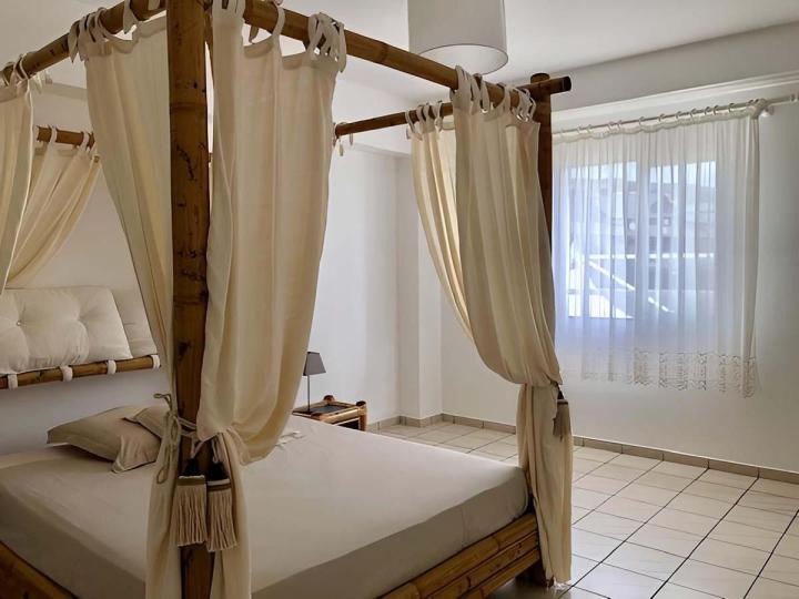 Family room for rent Saint-Leu