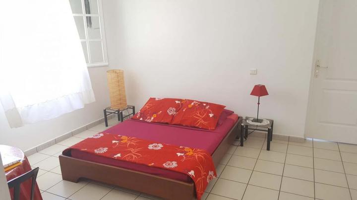 Family room for rent Saint-Leu