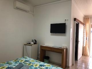 Room rental with kitchenette Saint-Leu