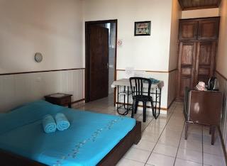 Room rental with kitchenette Saint-Leu